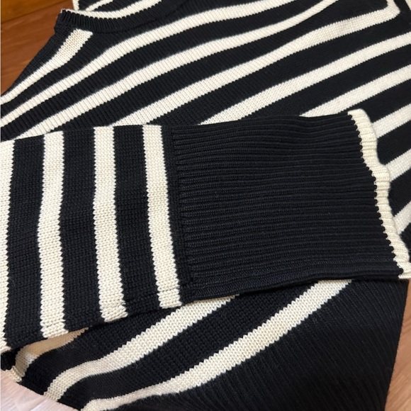 Toteme Signature Stripe Turtleneck Sweater - Picture 5 of 11